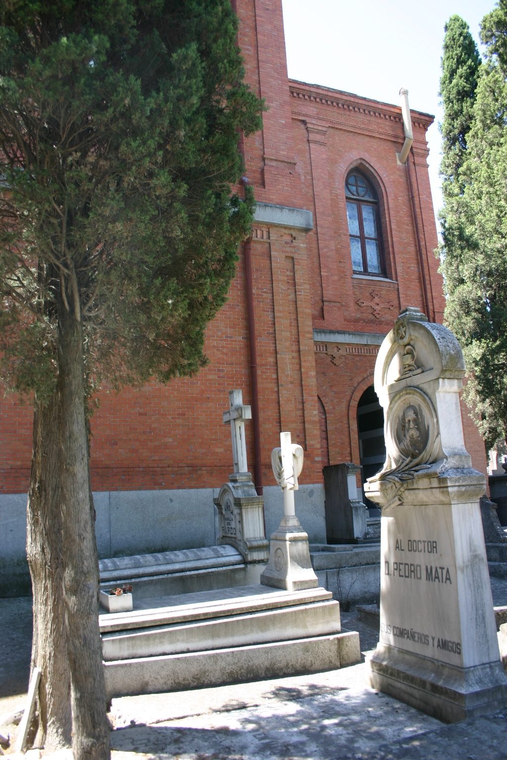 Pedro Mata Fontanet's tomb, Madrid (1).JPG